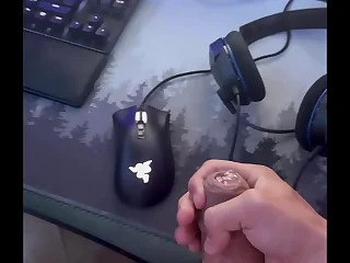 Jerking off to my friends Roblox avatar